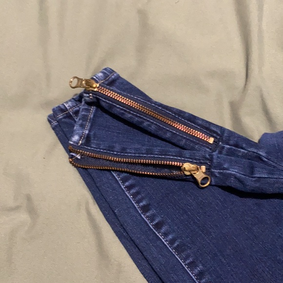 Cute plus size zipper jeans! - Picture 3 of 4